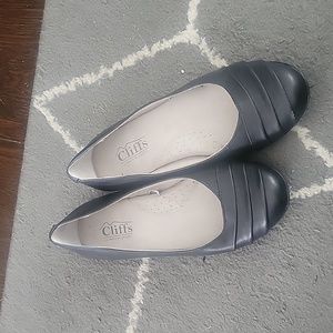 Cliff's Women's Black Flats
